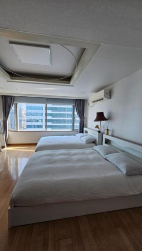 Hongdae Guesthouse3 1min from Hongik Uni station Exit #1